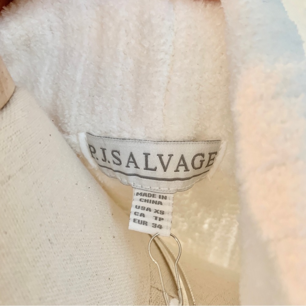 ๐ PJ Salvage White Chenille Cable Knit Sweater Short Robe - Picture 13 of 14
